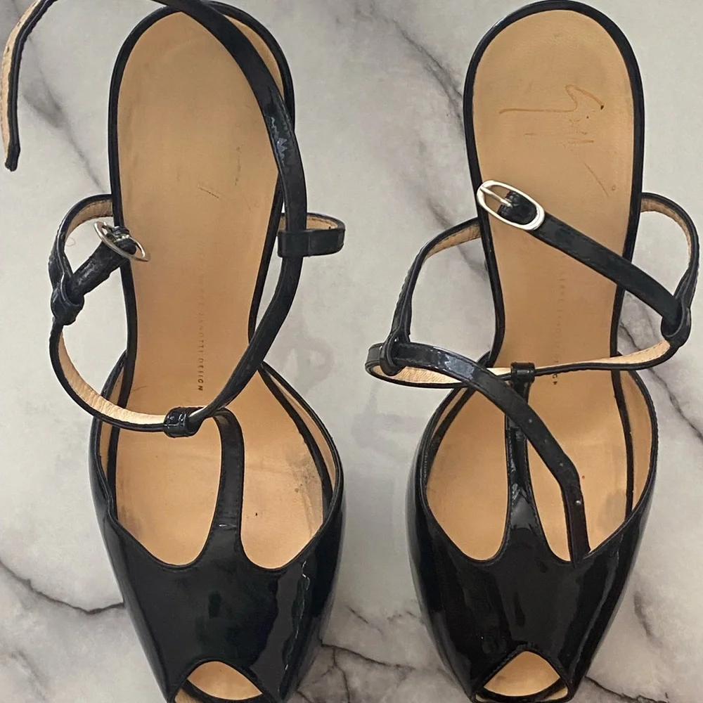 Giuseppe Black Patent Leather T-Strap Platforms Sz 40 (Gently Used) - Picture 3 of 13